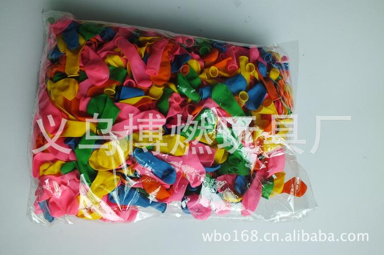 义乌博燃玩具厂主要生产订做各种节日玩具礼品,塑料制品,纸制品,等等.